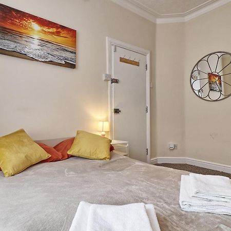 Lovely 1-Bedroom Condo Near The Sea Front Southend-on-Sea Exterior foto