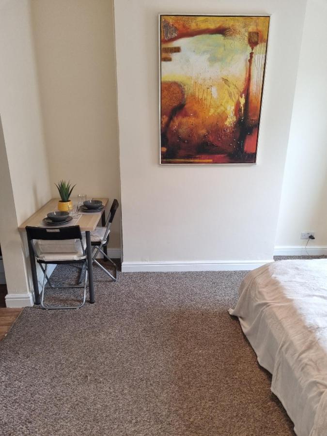 Lovely 1-Bedroom Condo Near The Sea Front Southend-on-Sea Exterior foto